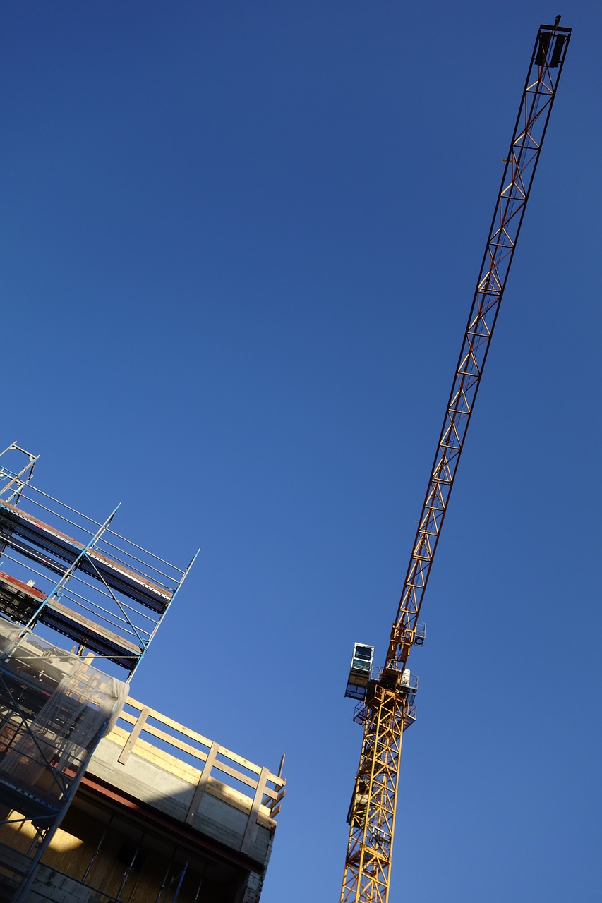site  crane  scaffold free photo