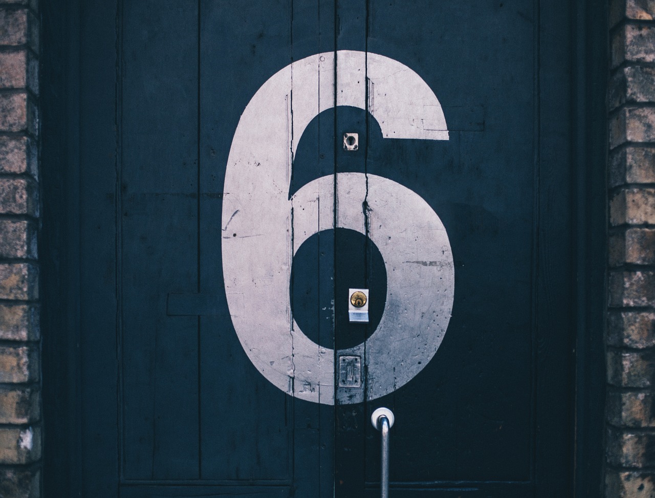 six number door free photo