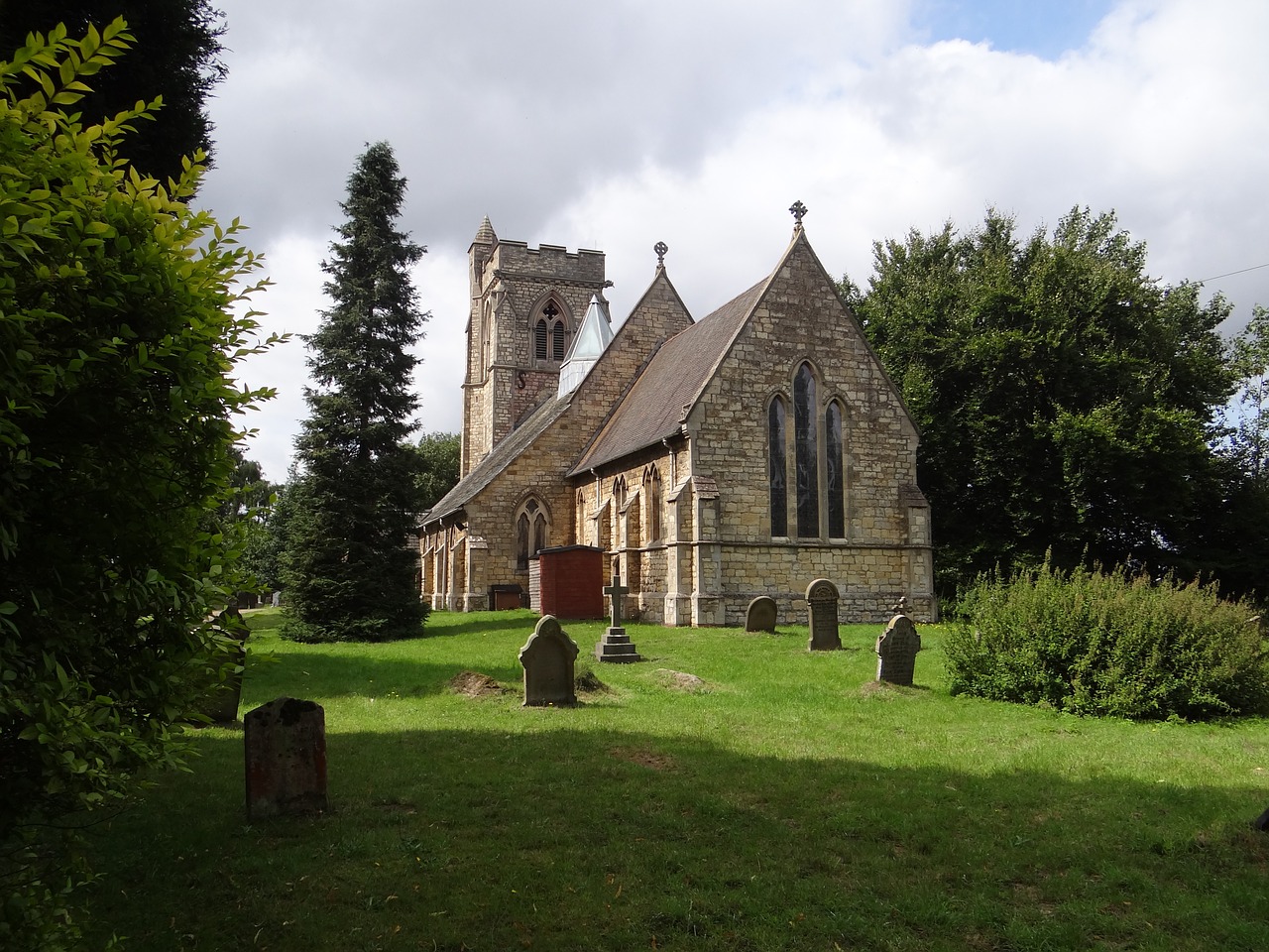 skellingthorpe church graveyard free photo