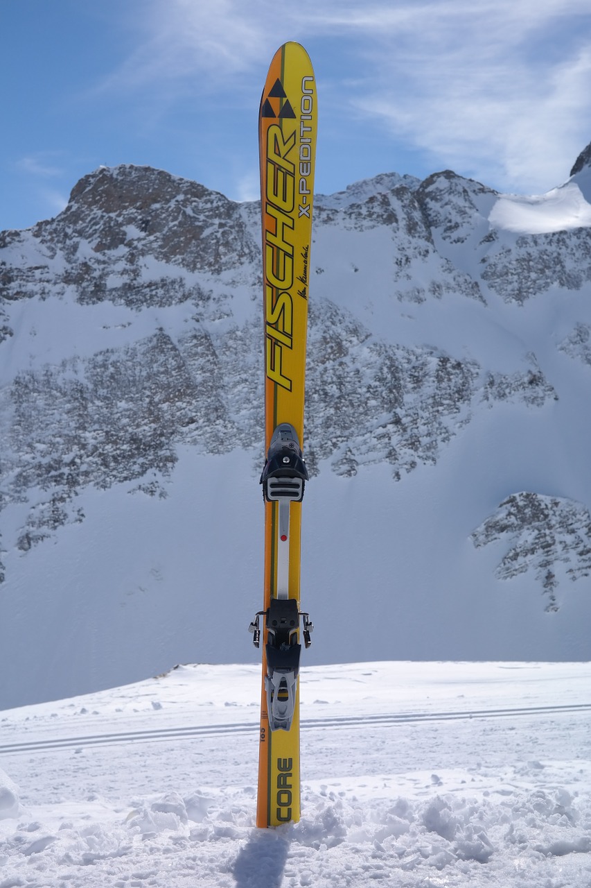 ski skiing surreptitious advertising free photo