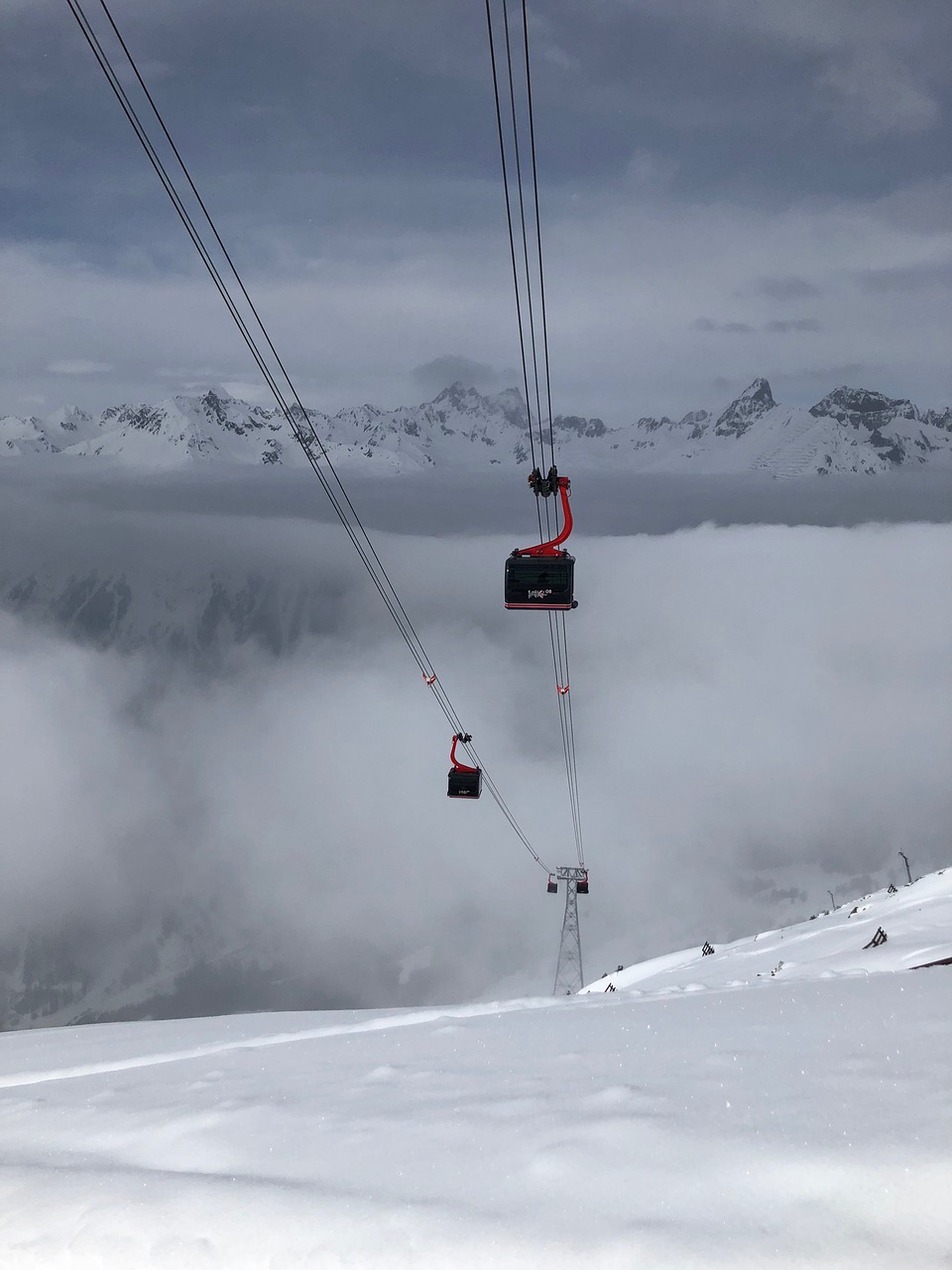 ski holiday  gondola  mountains free photo