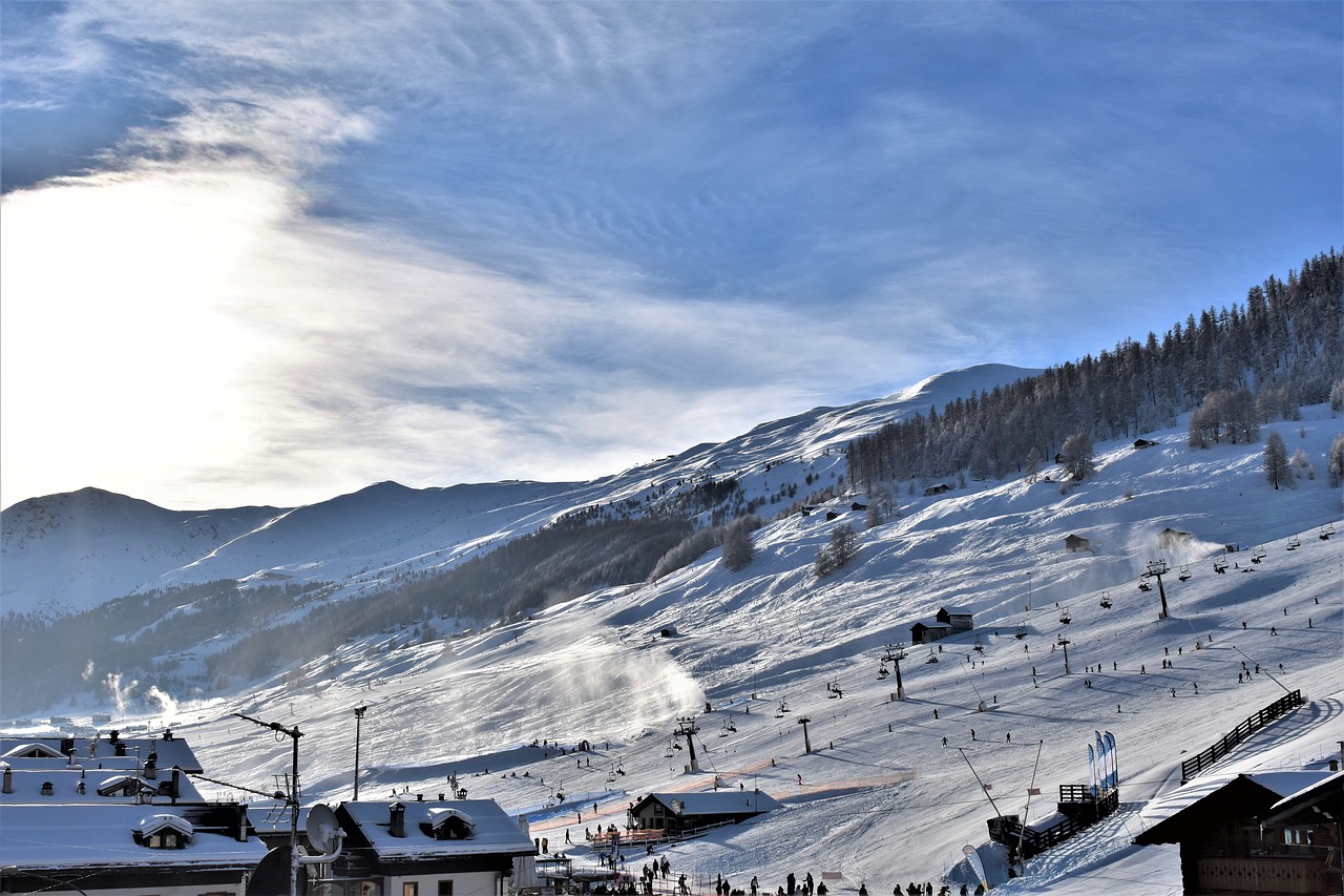 ski run  ski lift  skiing free photo