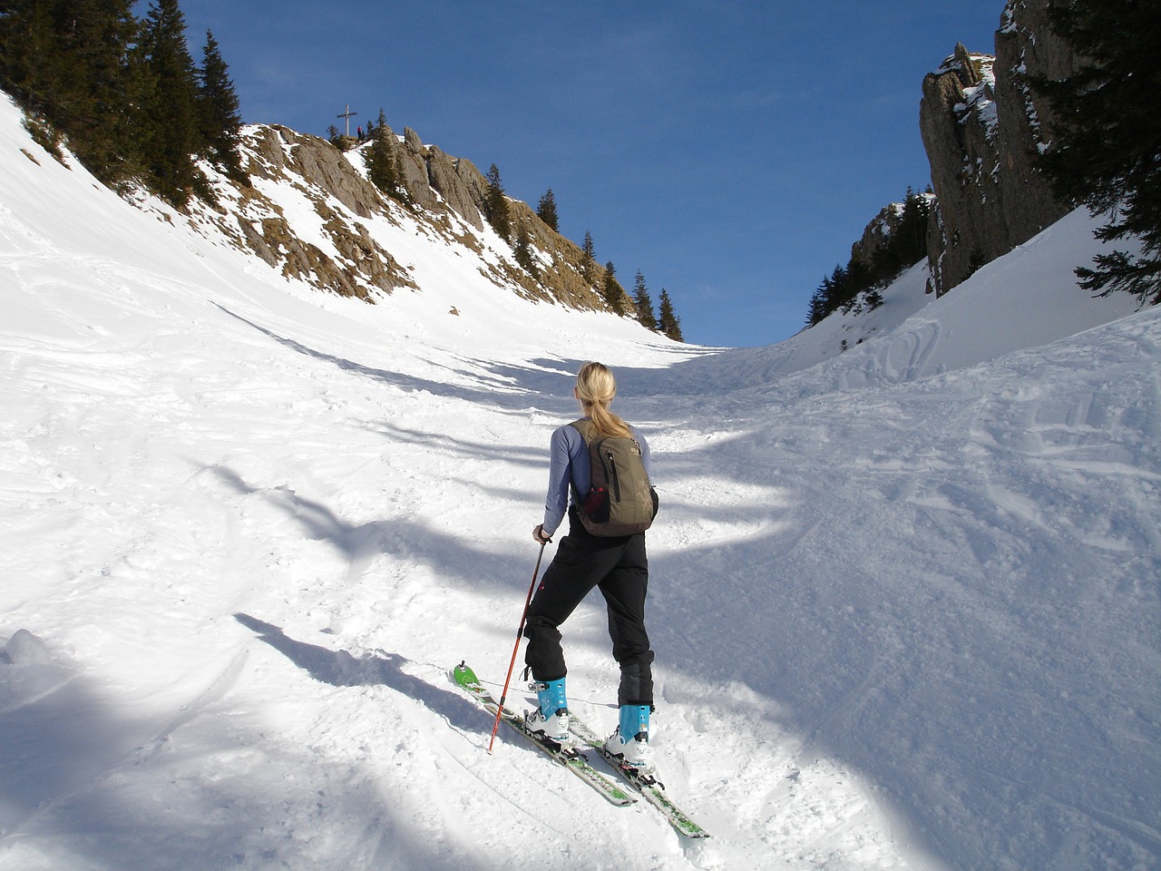 backcountry skiiing skitouren predecessor snow trough free photo