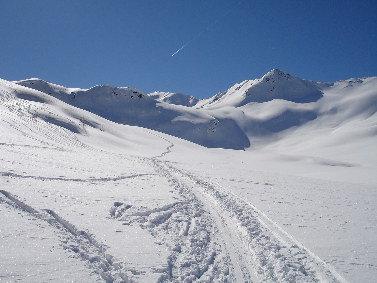 backcountry skiiing winter mountaineering winter sports free photo