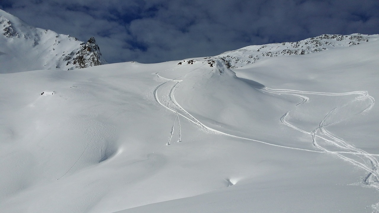 backcountry skiiing skiing winter sports free photo