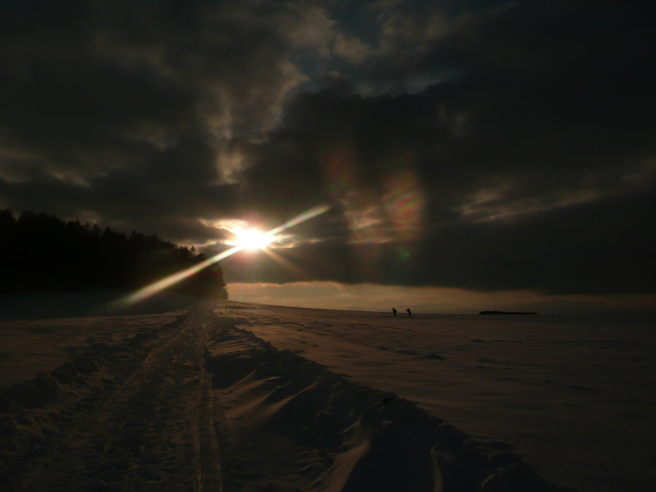 skiers sun snow free photo