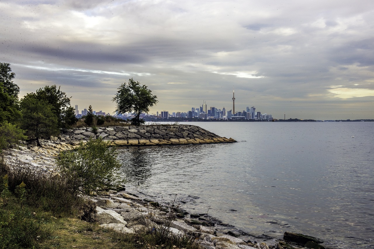 skies  toronto  lake free photo