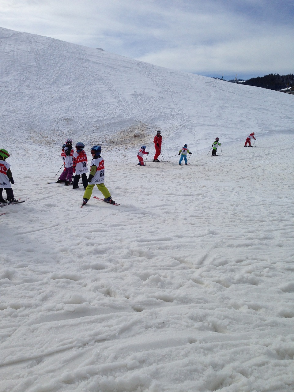 skiing children runway free photo