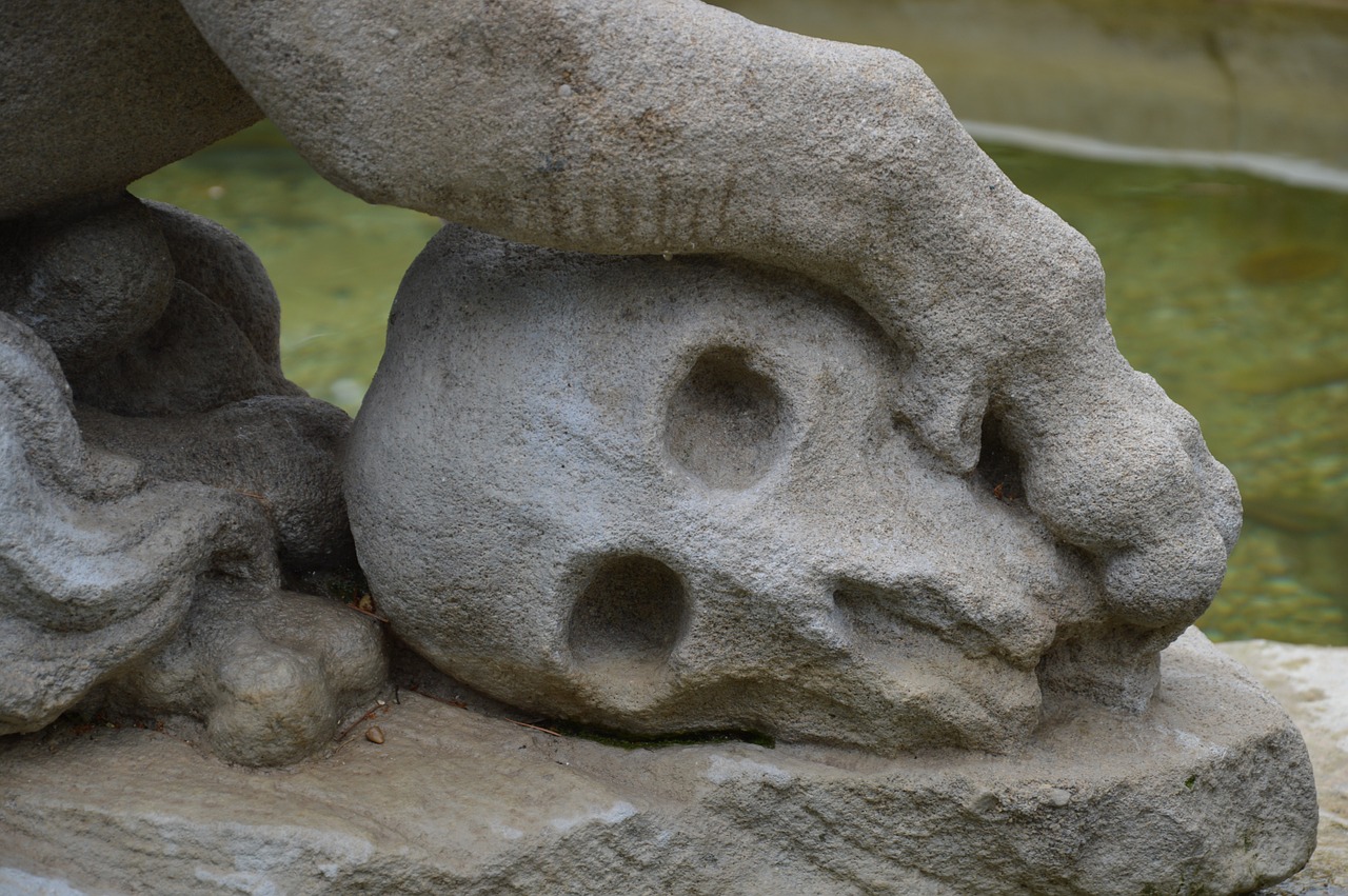 skull statue italy free photo