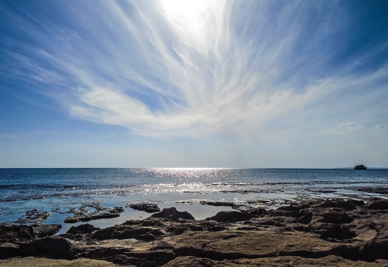 horizon sea clouds free photo