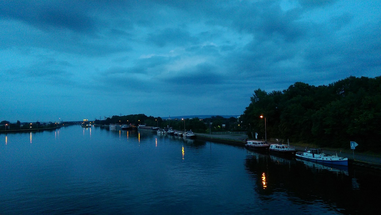 sky blue piers free photo