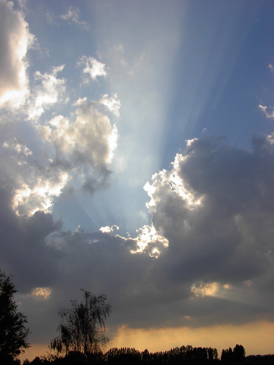 sky sunbeam cloud free photo