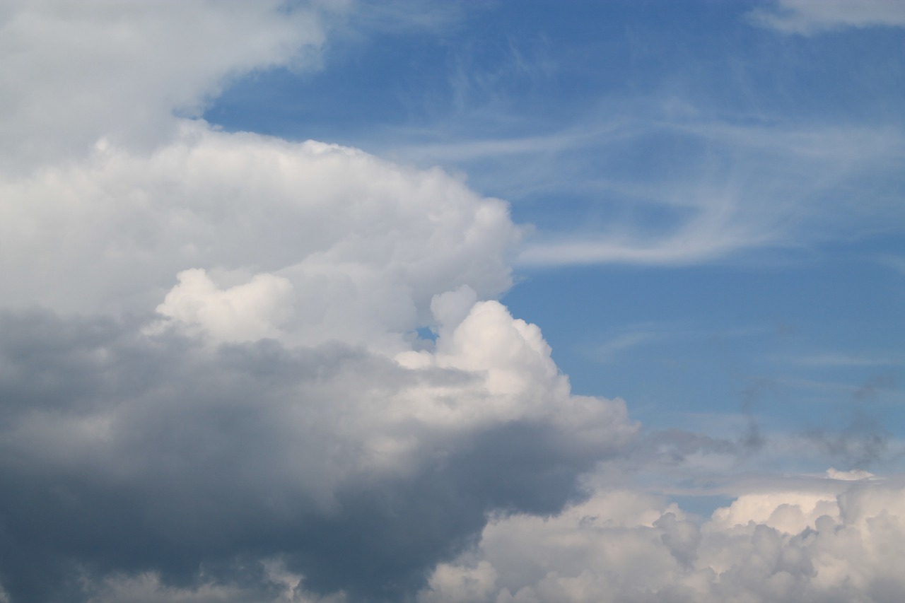 Высота облаков погода. Кучевые грозовые облака. Штормовые облака из самолета. Атмосфера тучи. Атмосфера воздуха.
