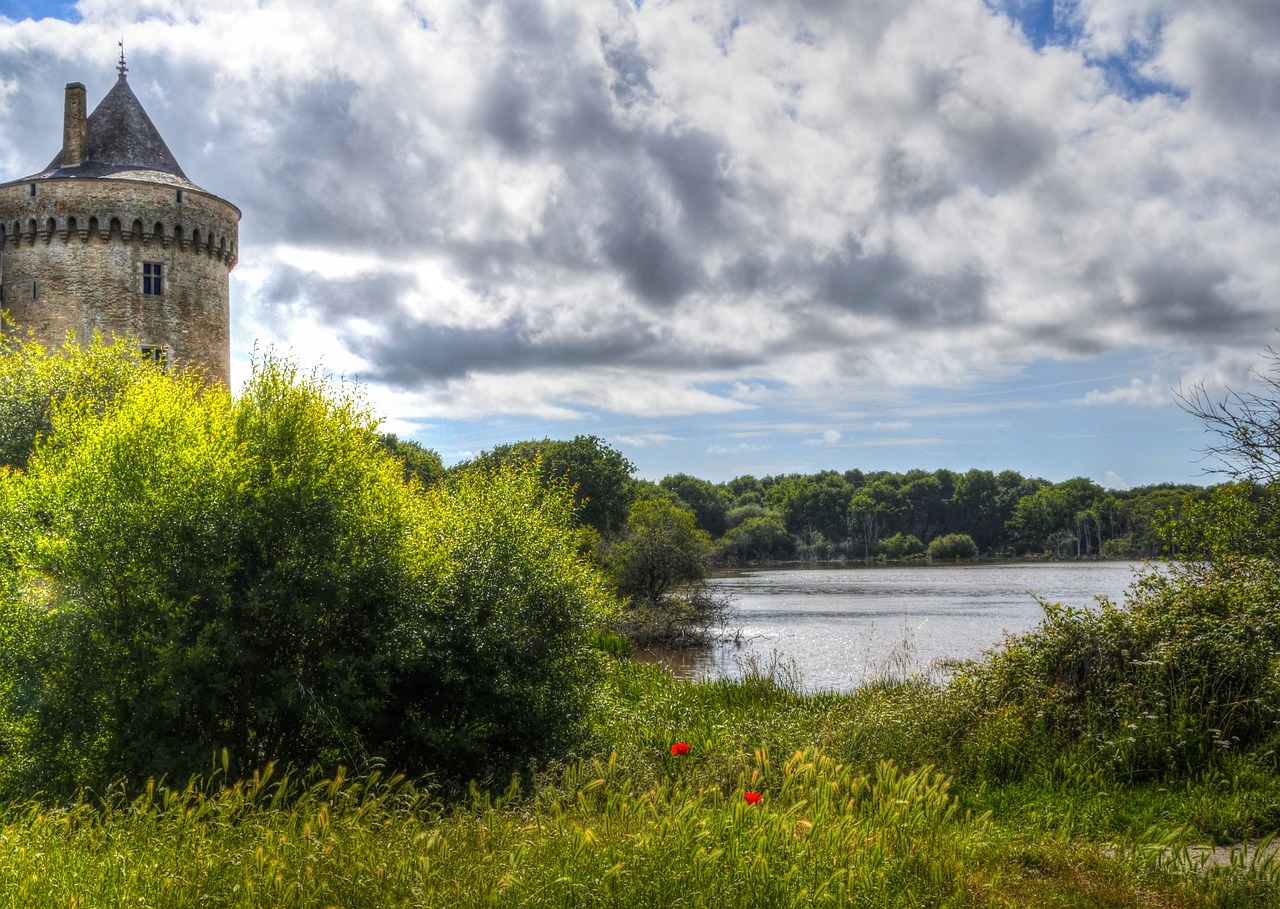 sky green castle of suscinio free photo