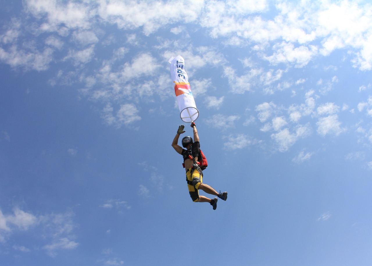 sky skydiving parachutes free photo