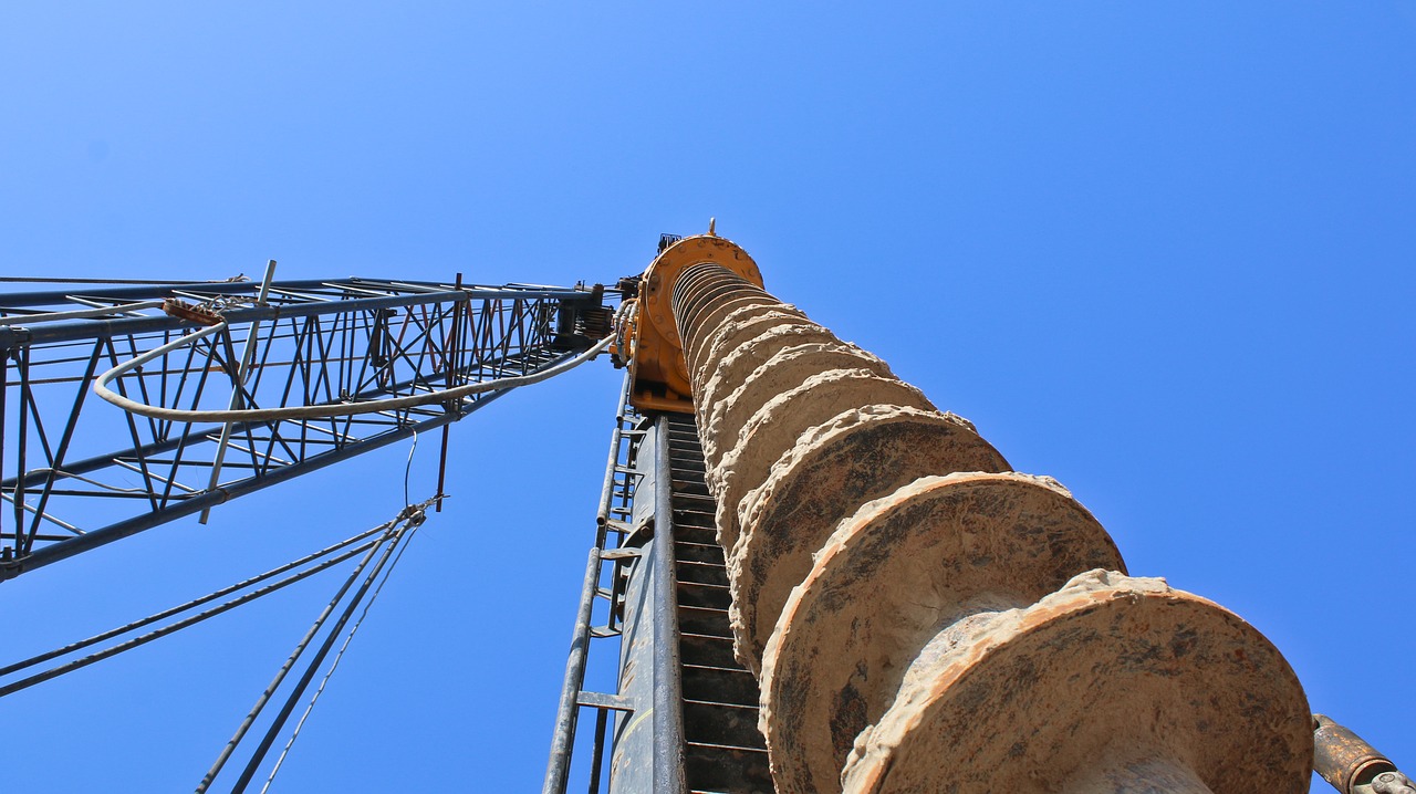 sky tower piling machine free photo