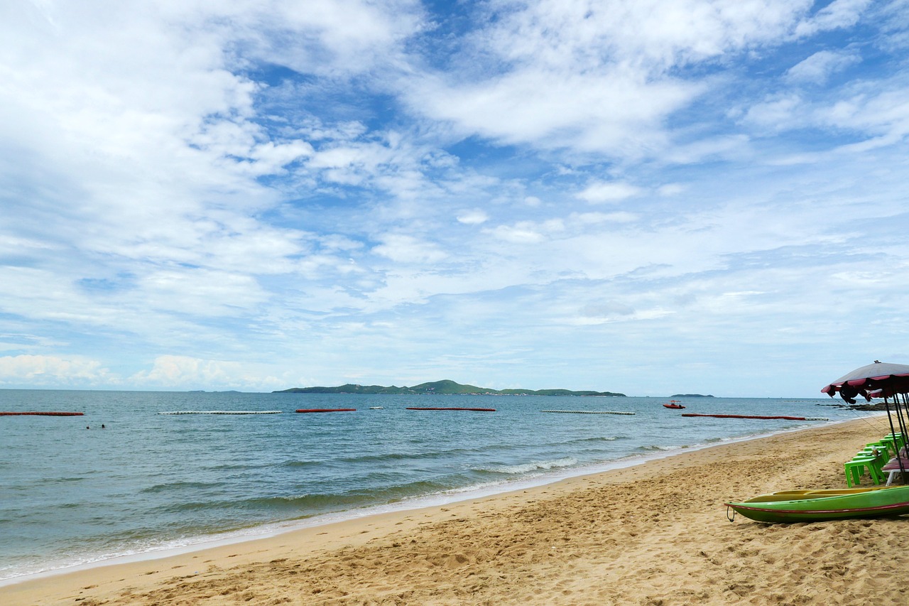 sky  hai bian  sand beach free photo