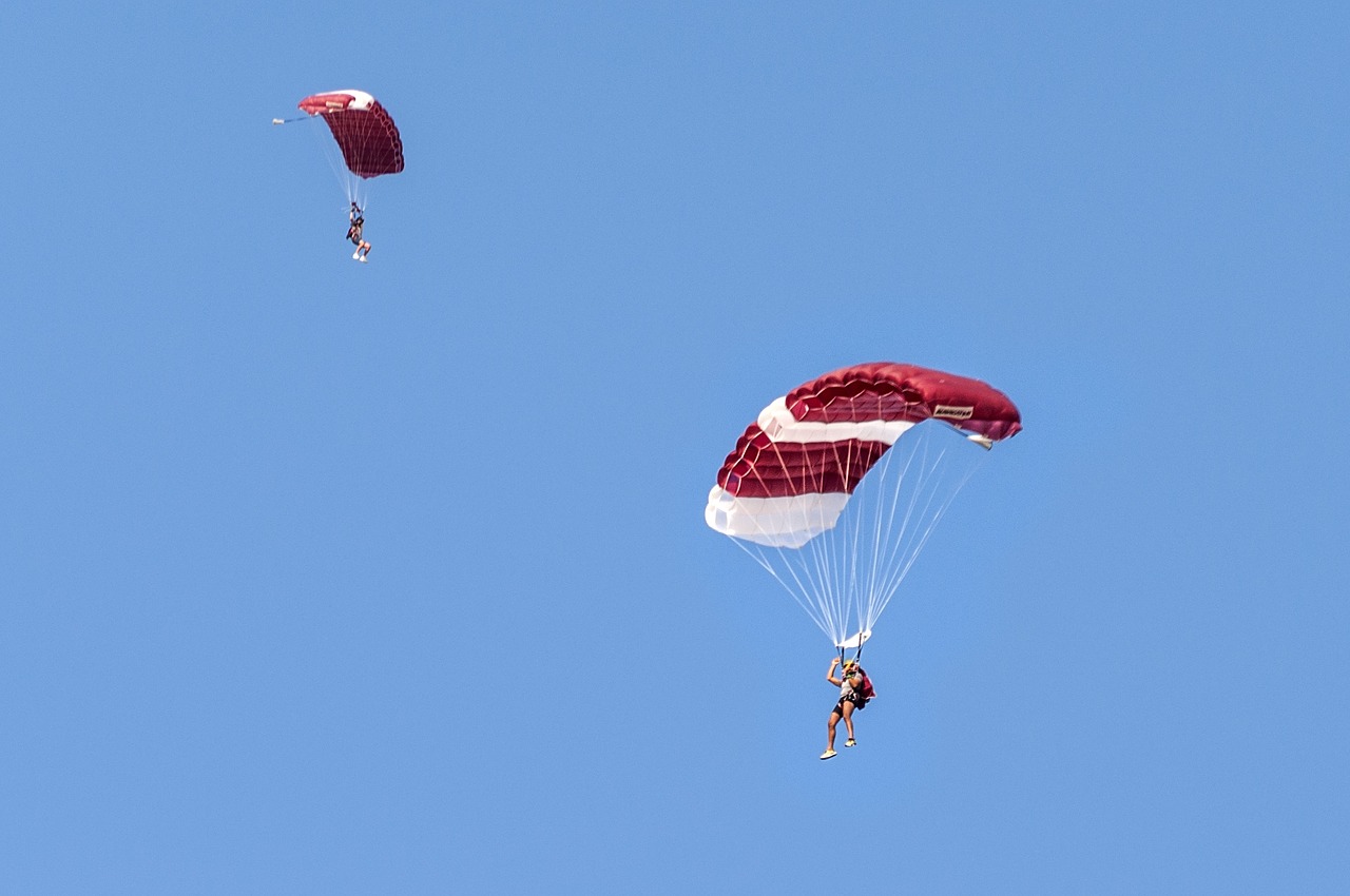 sky diving sport parachute free photo