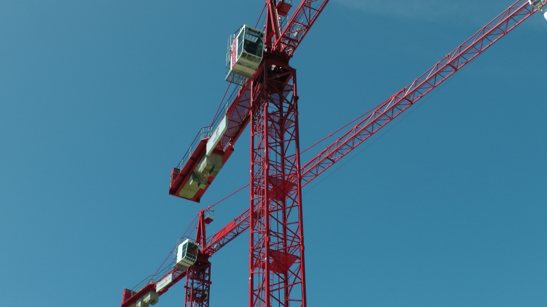 construction site cranes free photo