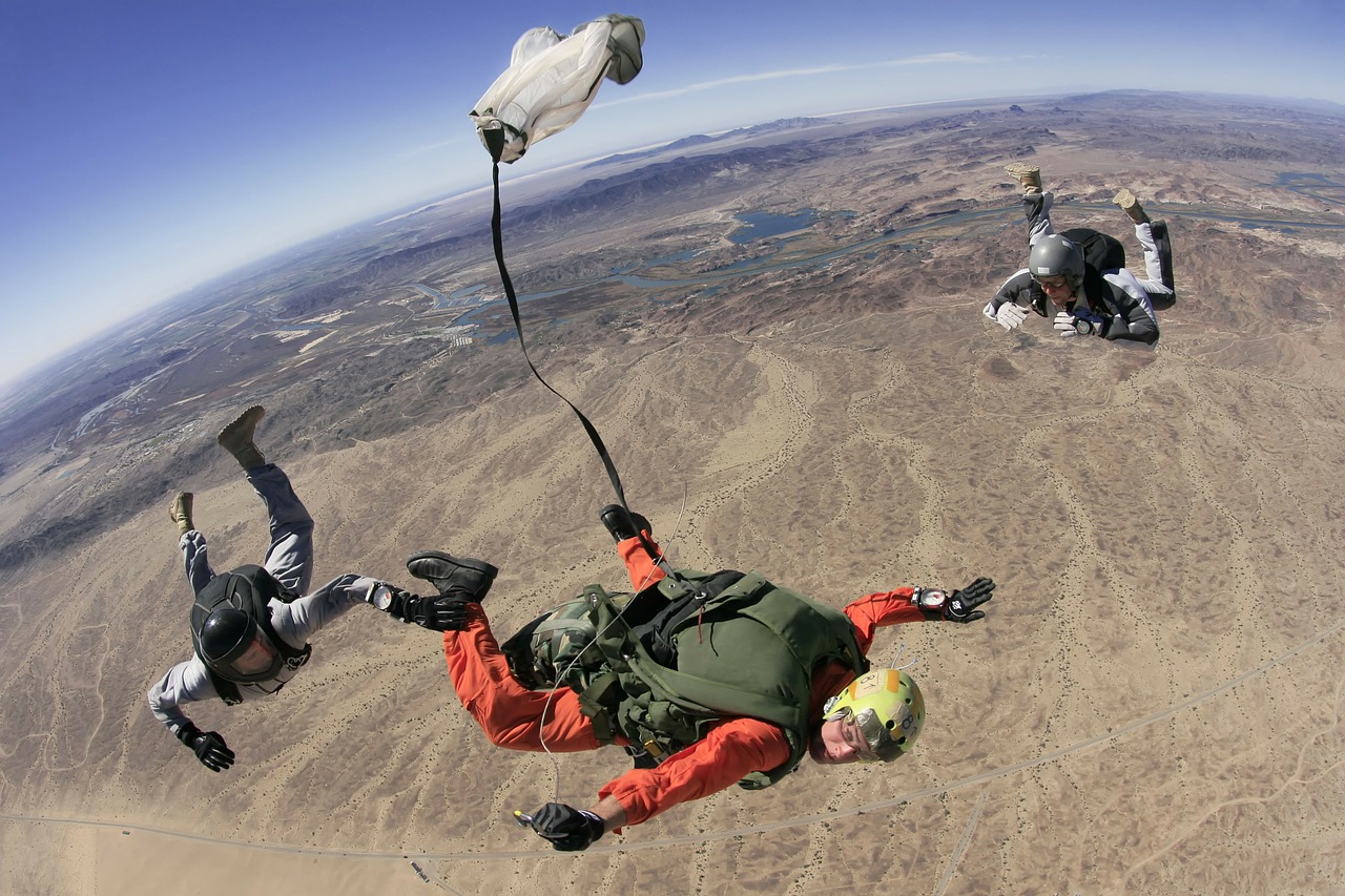skydive parachute parachuting free photo