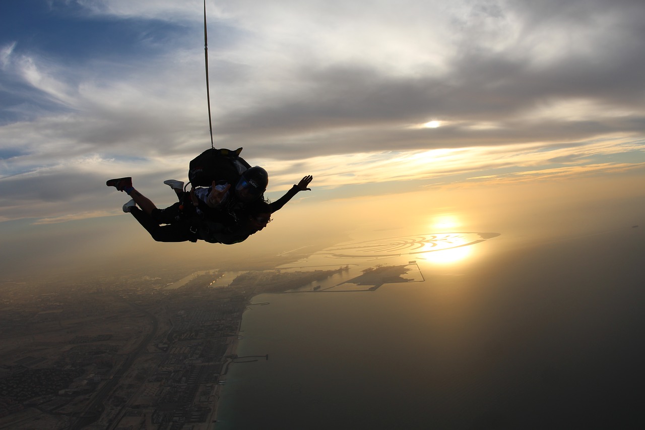 skydiving overcoming dubai free photo