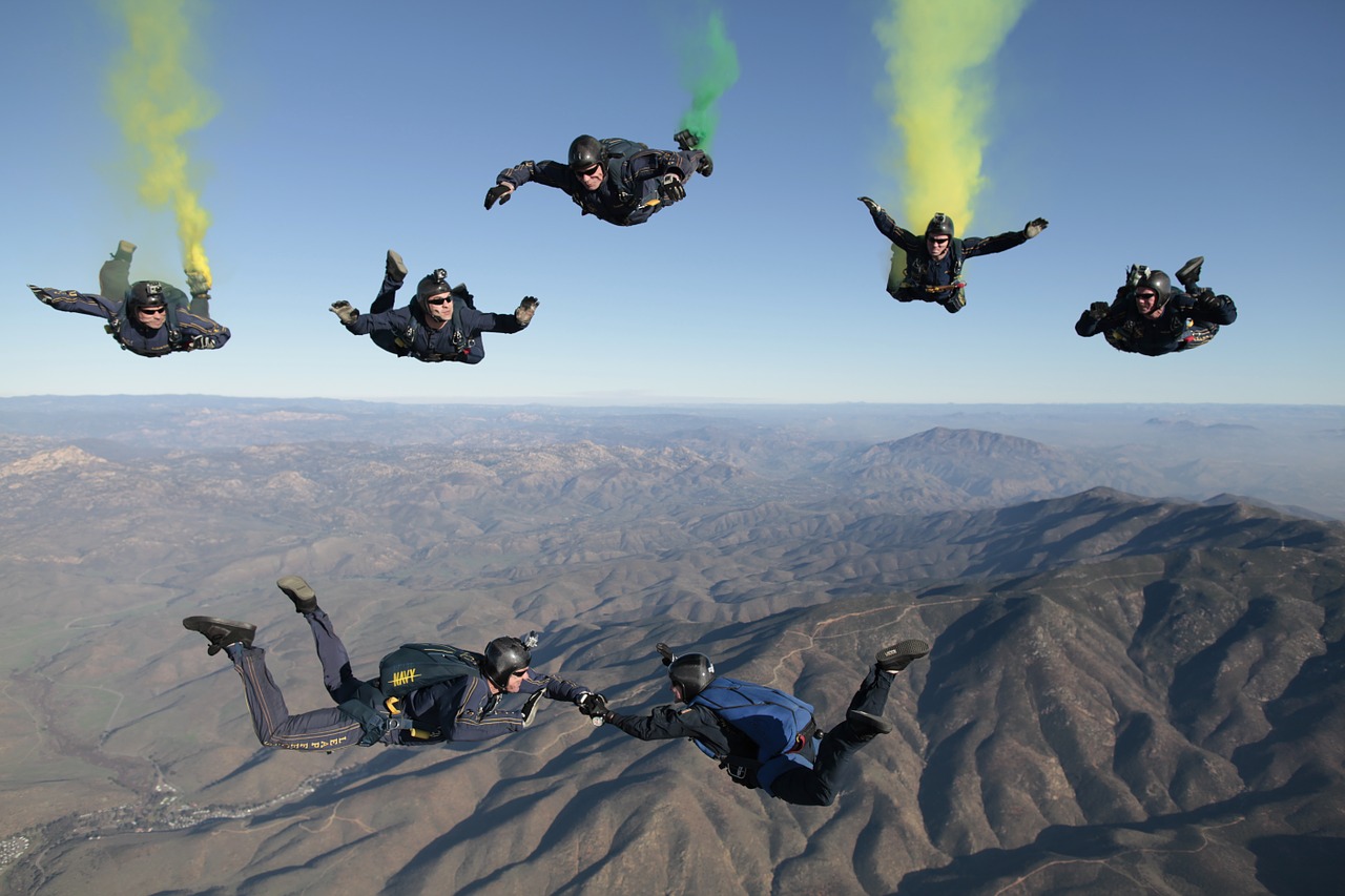 skydiving team parachute free photo