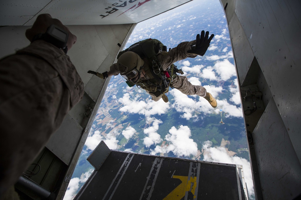 skydiving jump marine free photo