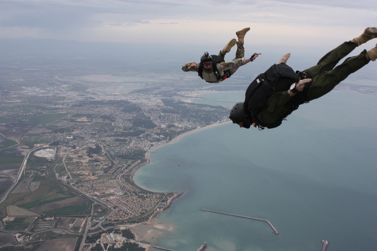 skydiving jump high altitude free photo