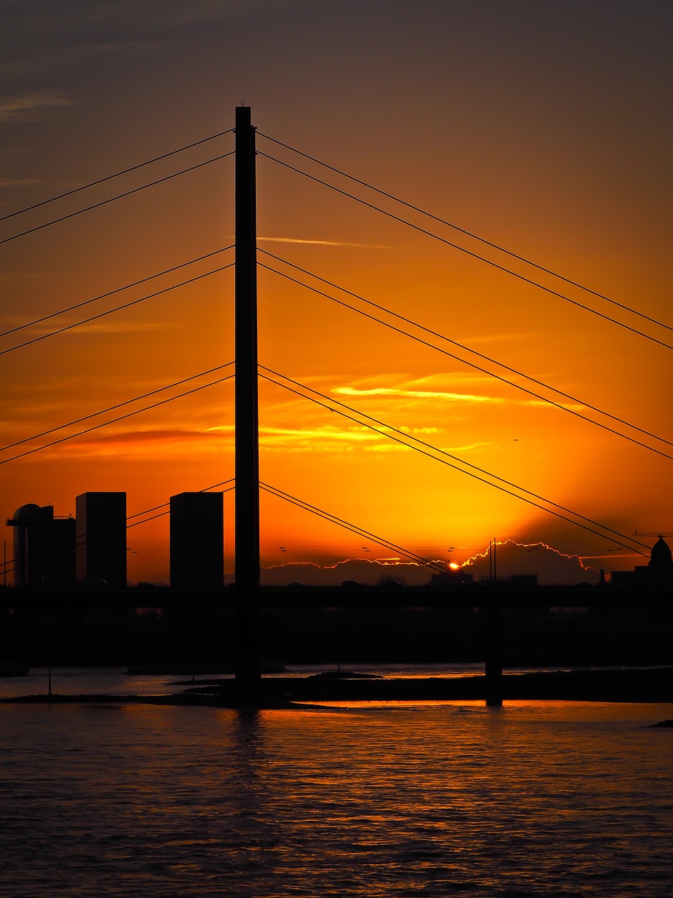 skyline düsseldorf river free photo