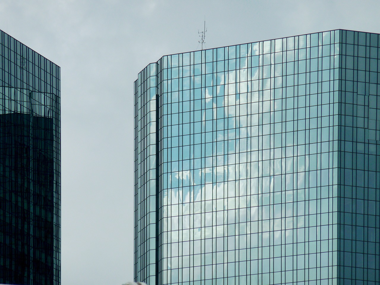 skyscraper frankfurt building free photo