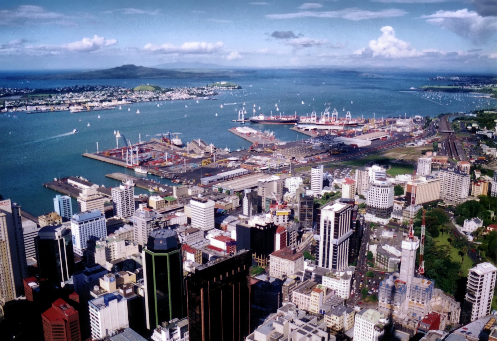 sky tower auckland new zealand free photo