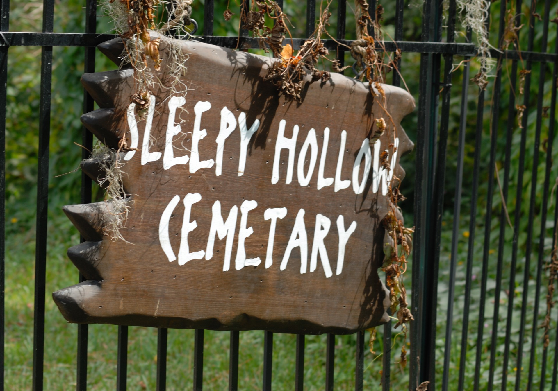 sleepy hollow cemetary sign free photo