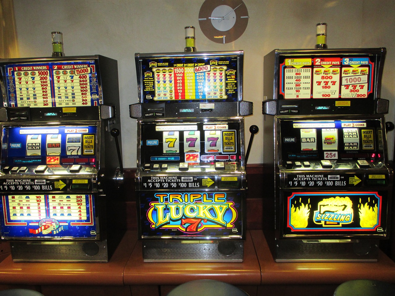 slot machines gambling casino free photo