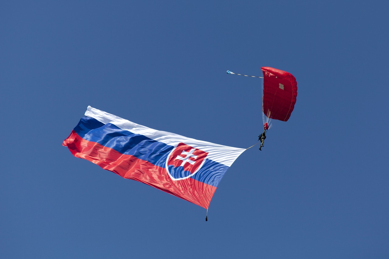 slovak flag pledge paragliding free photo