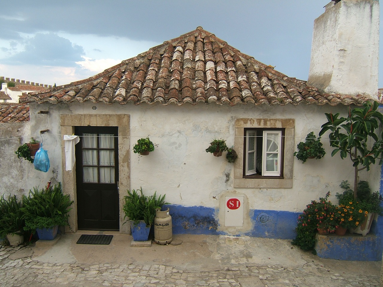 small house old cottage free photo