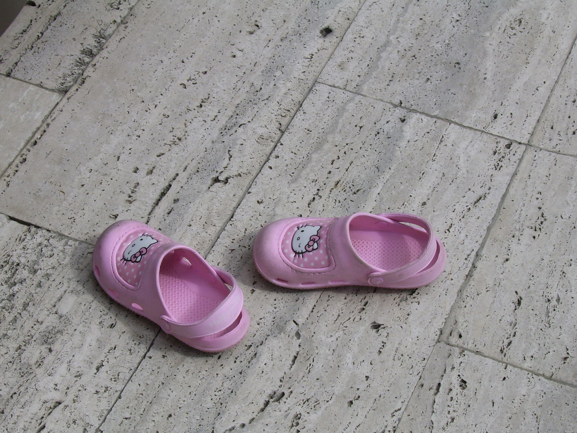 crocs pink small free photo