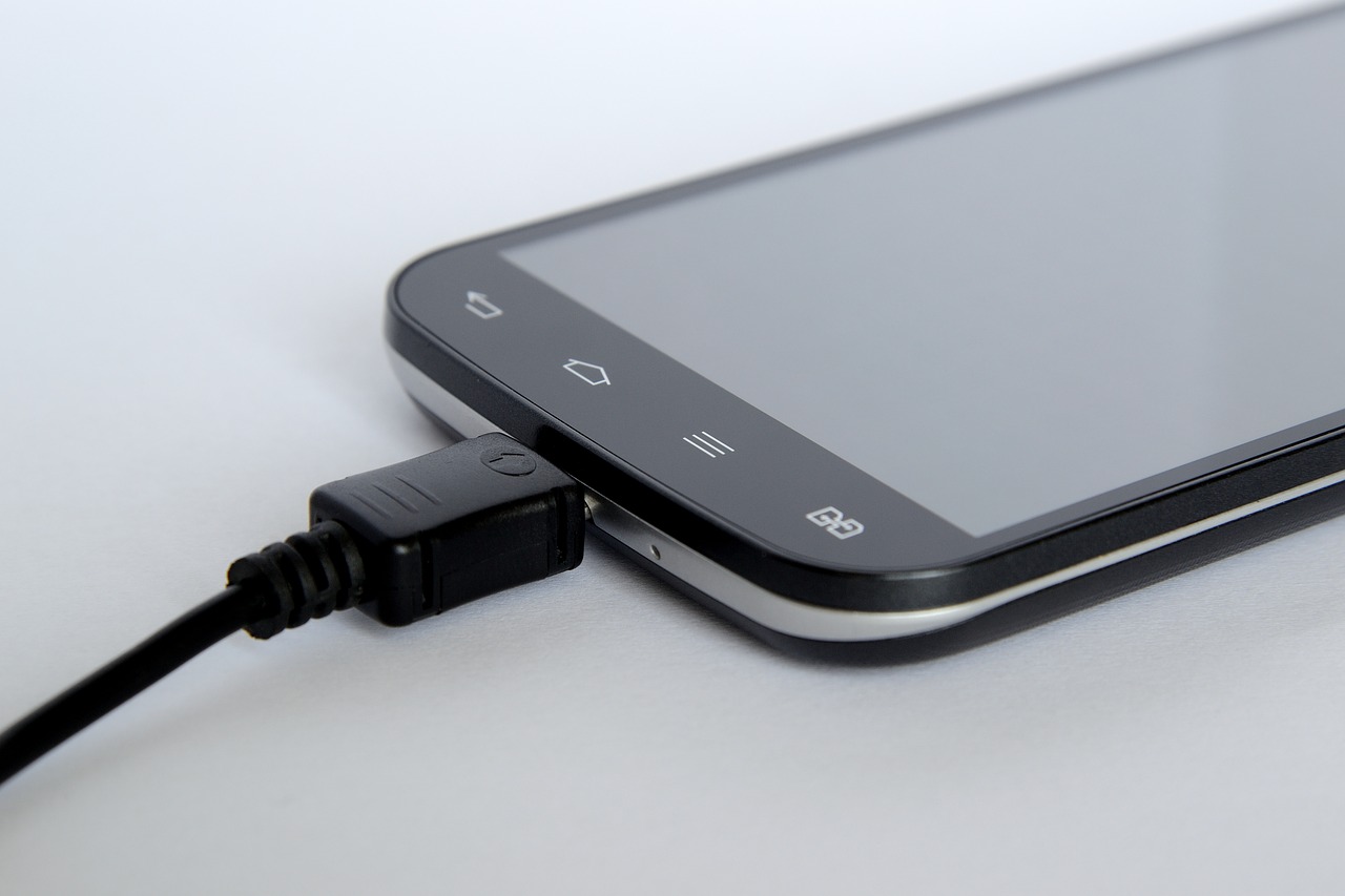 smartphone phone charging free photo