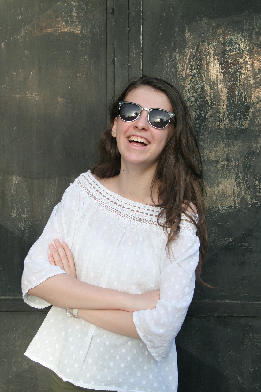 smile  girl  sunglasses free photo