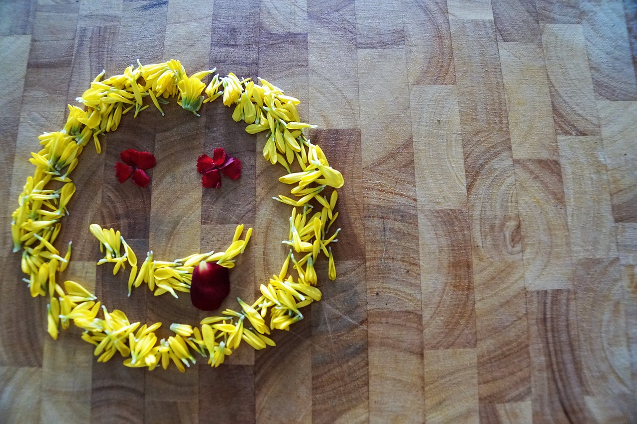 smiley face board free photo