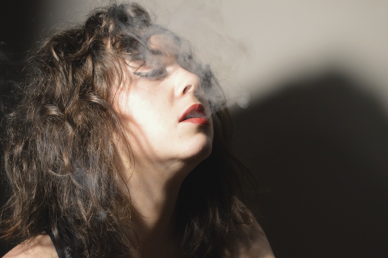 smoke woman color free photo
