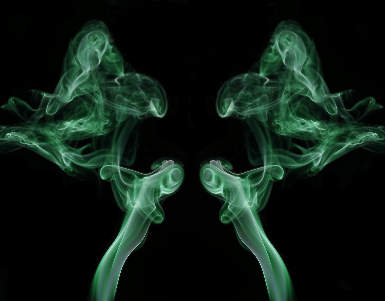 smoke reflection green free photo