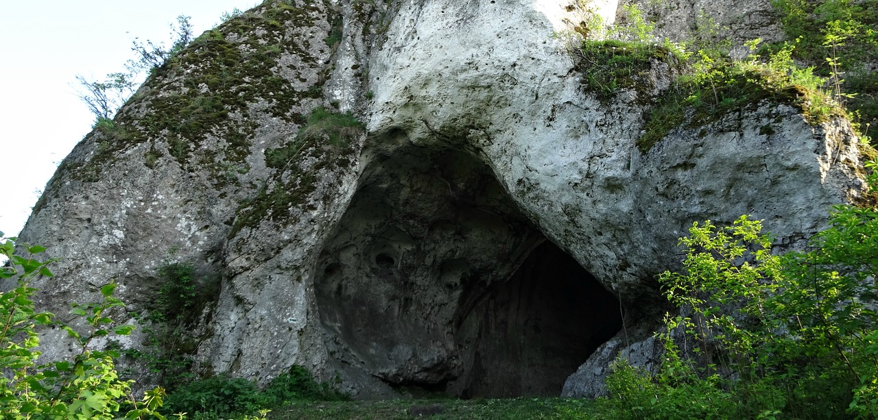 smolen poland cave clock free photo