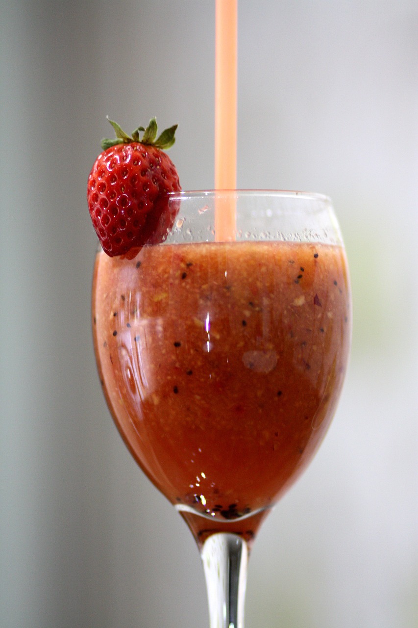 smoothies strawberry fruit free photo