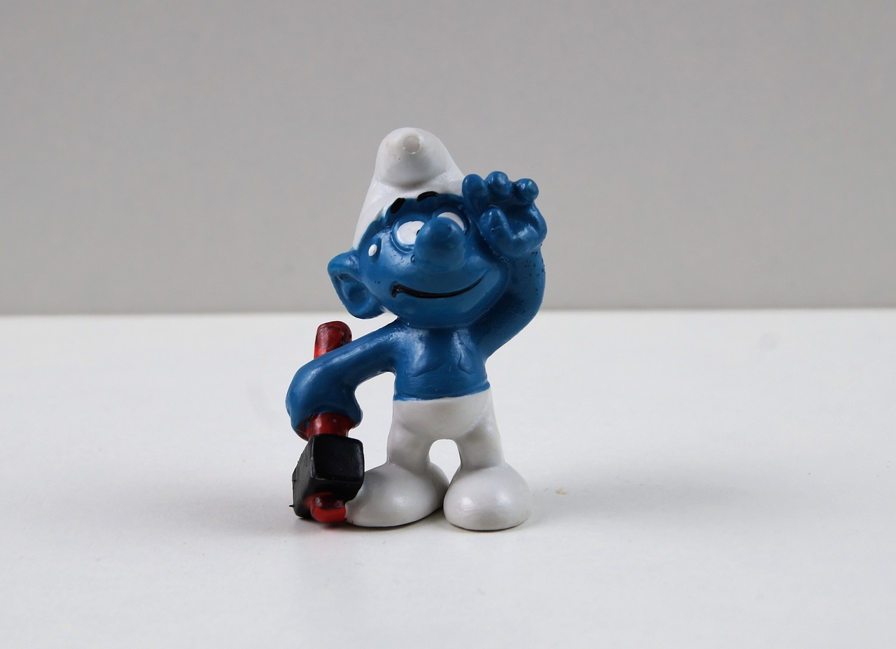 smurf smurfs craftsman smurf free photo