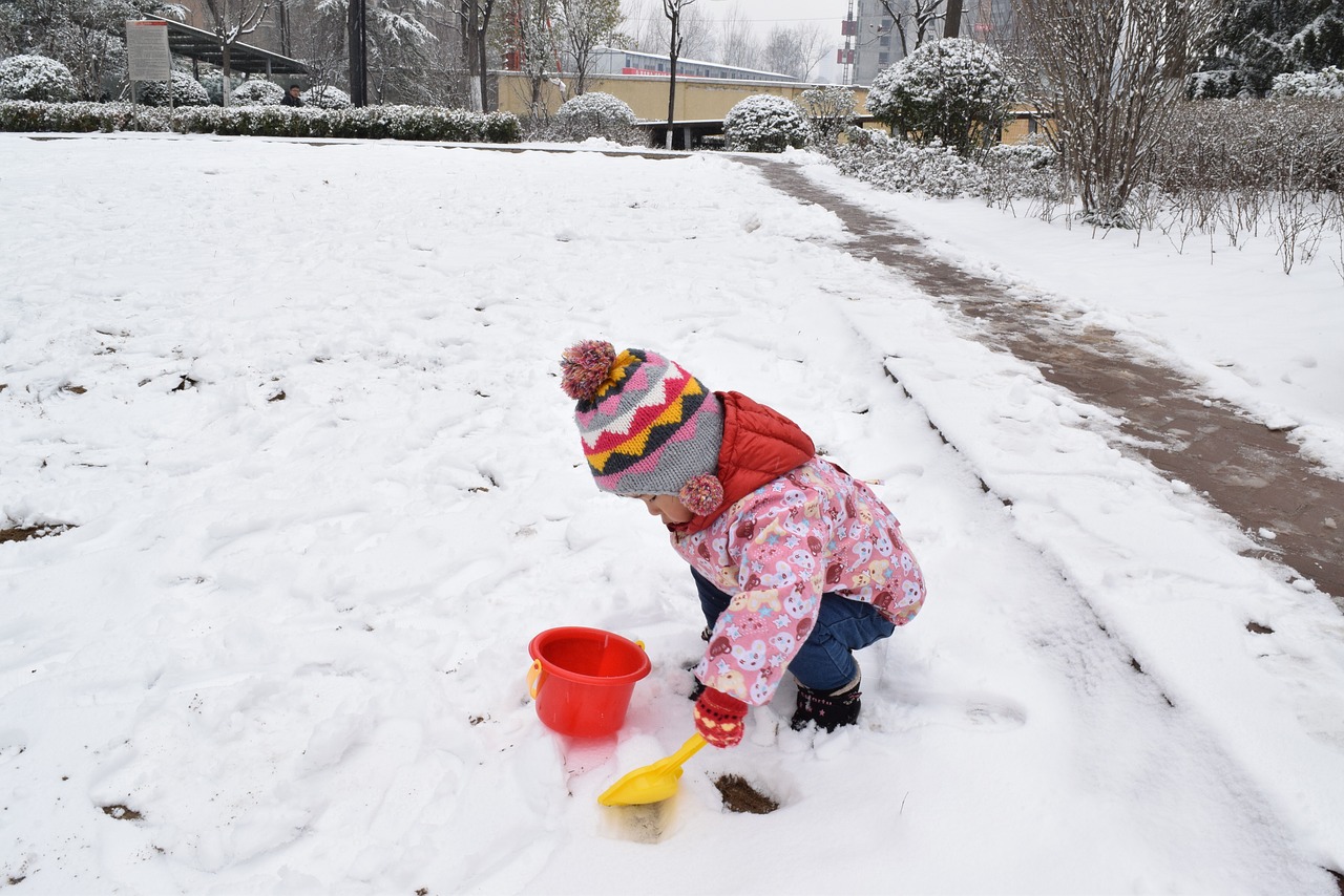 snow children toys free photo