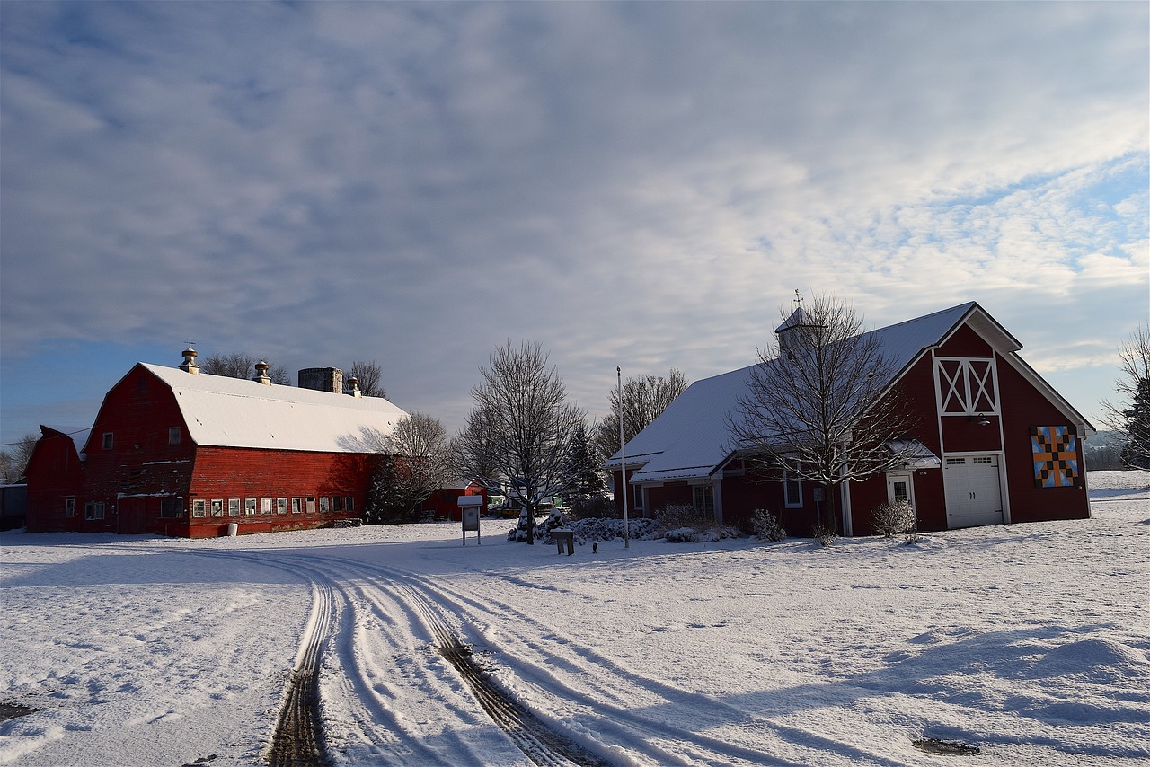 snow barn house free photo