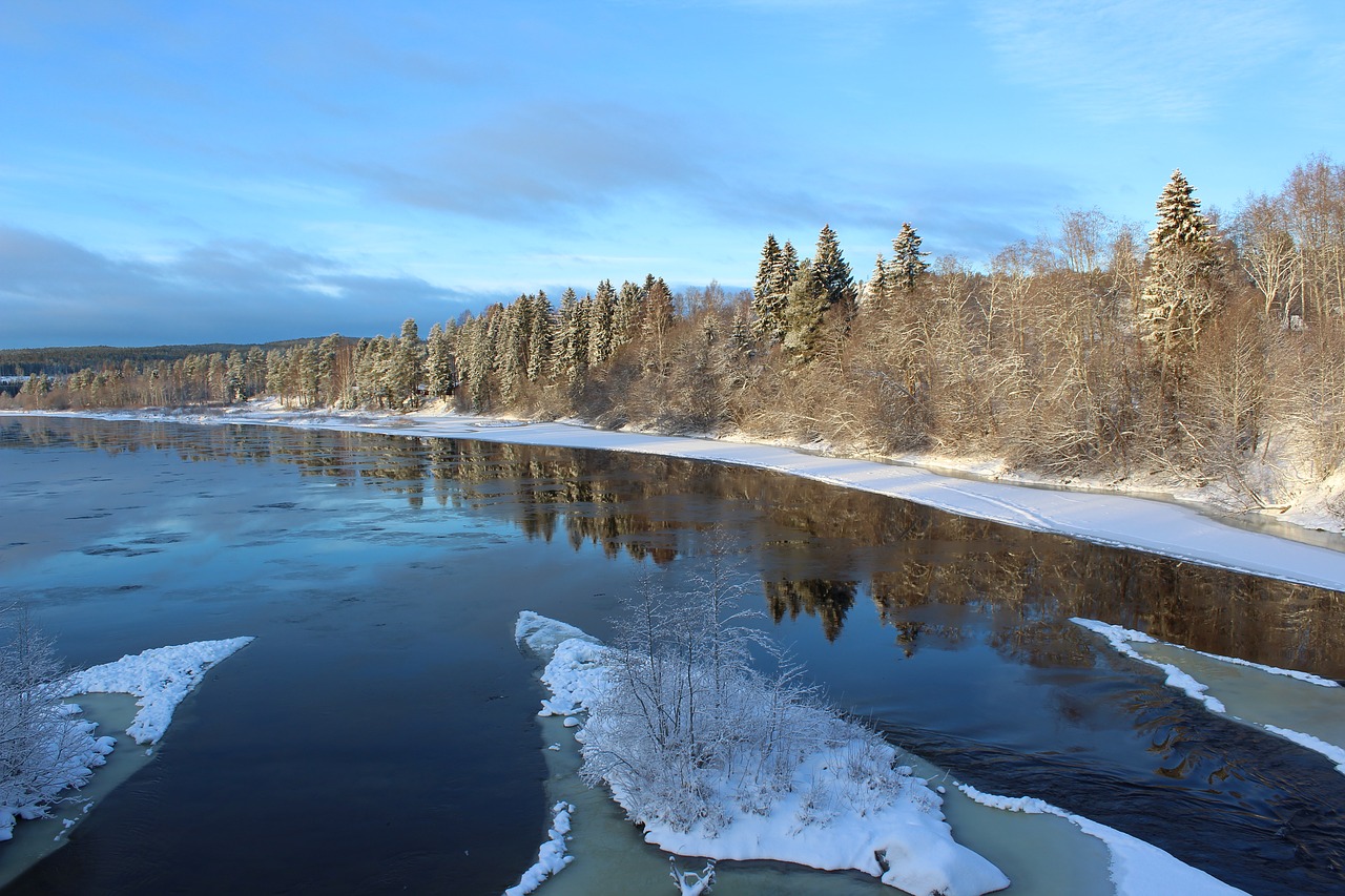 snow  nature  body of water free photo