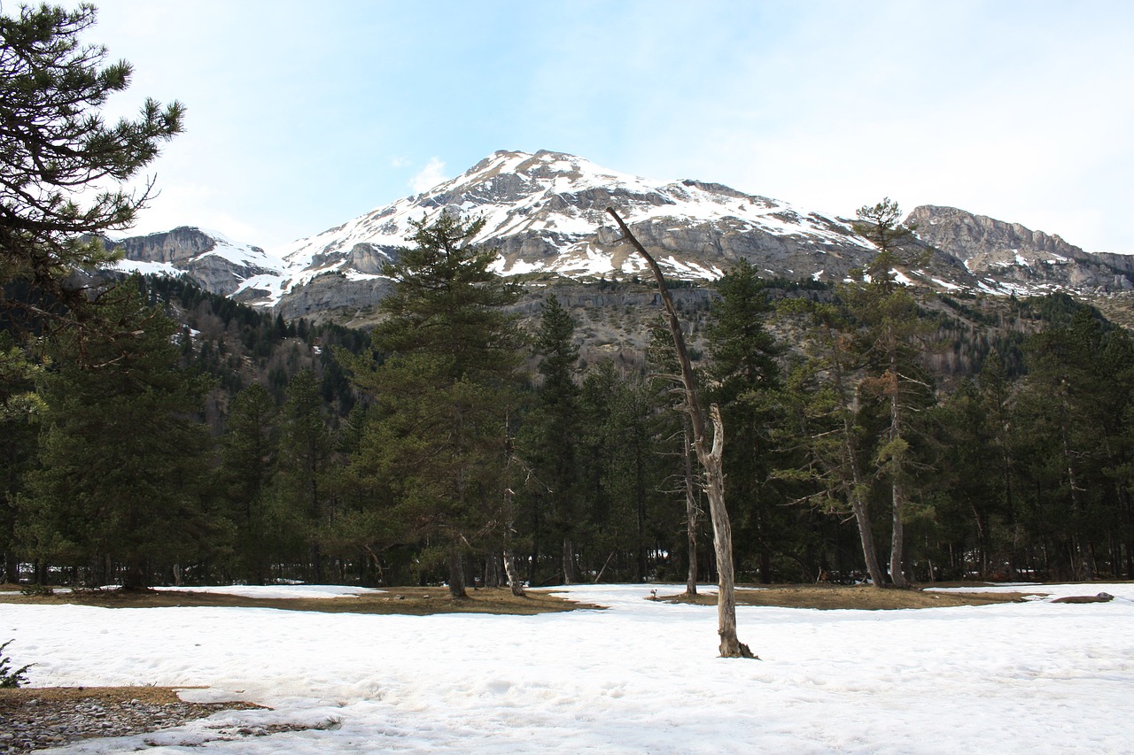 snow  hiking  gavarnie free photo