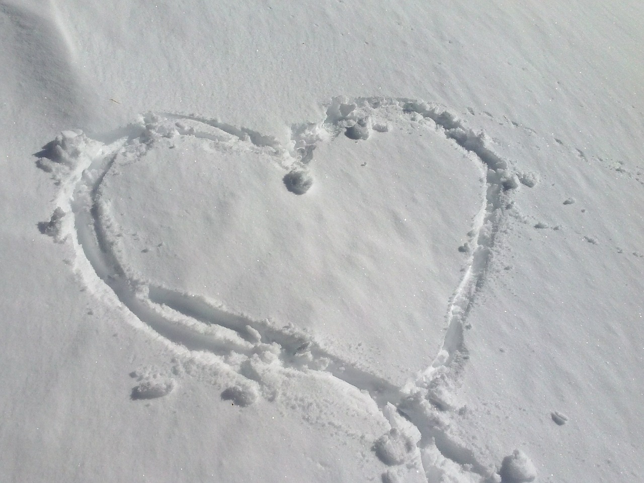 snow heart love free photo