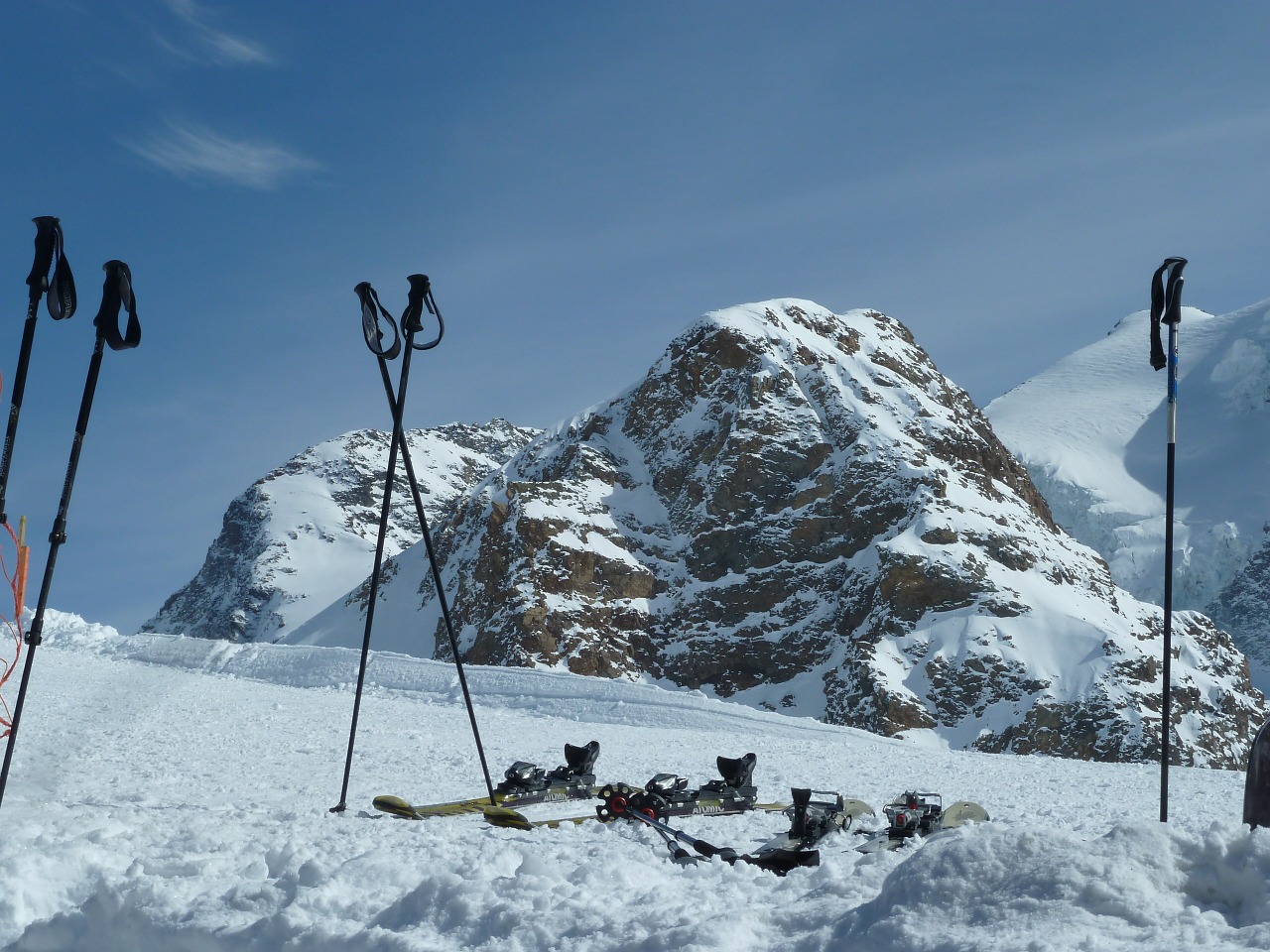 snow skiing break free photo